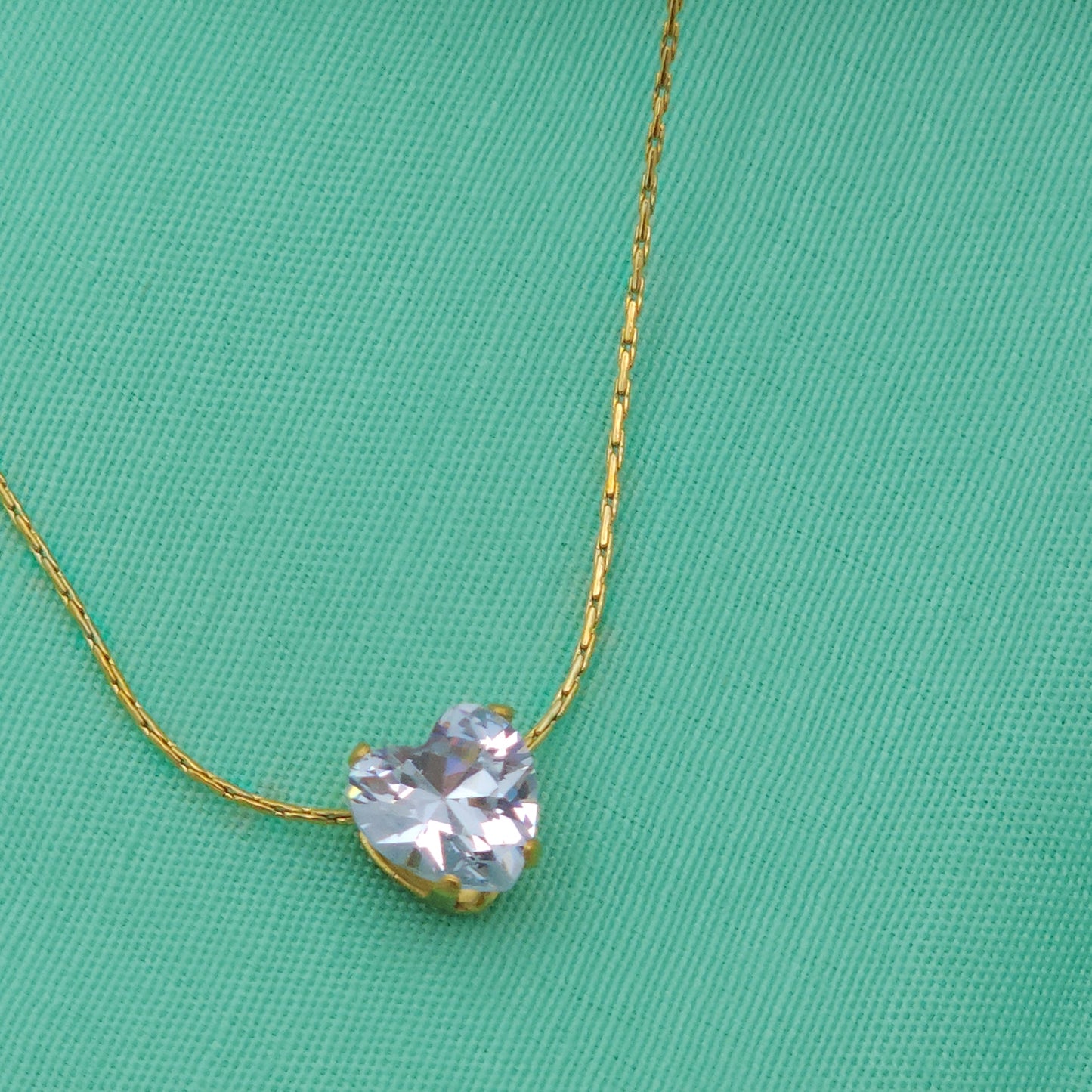 Blue Blink – Floating Heart Solitaire