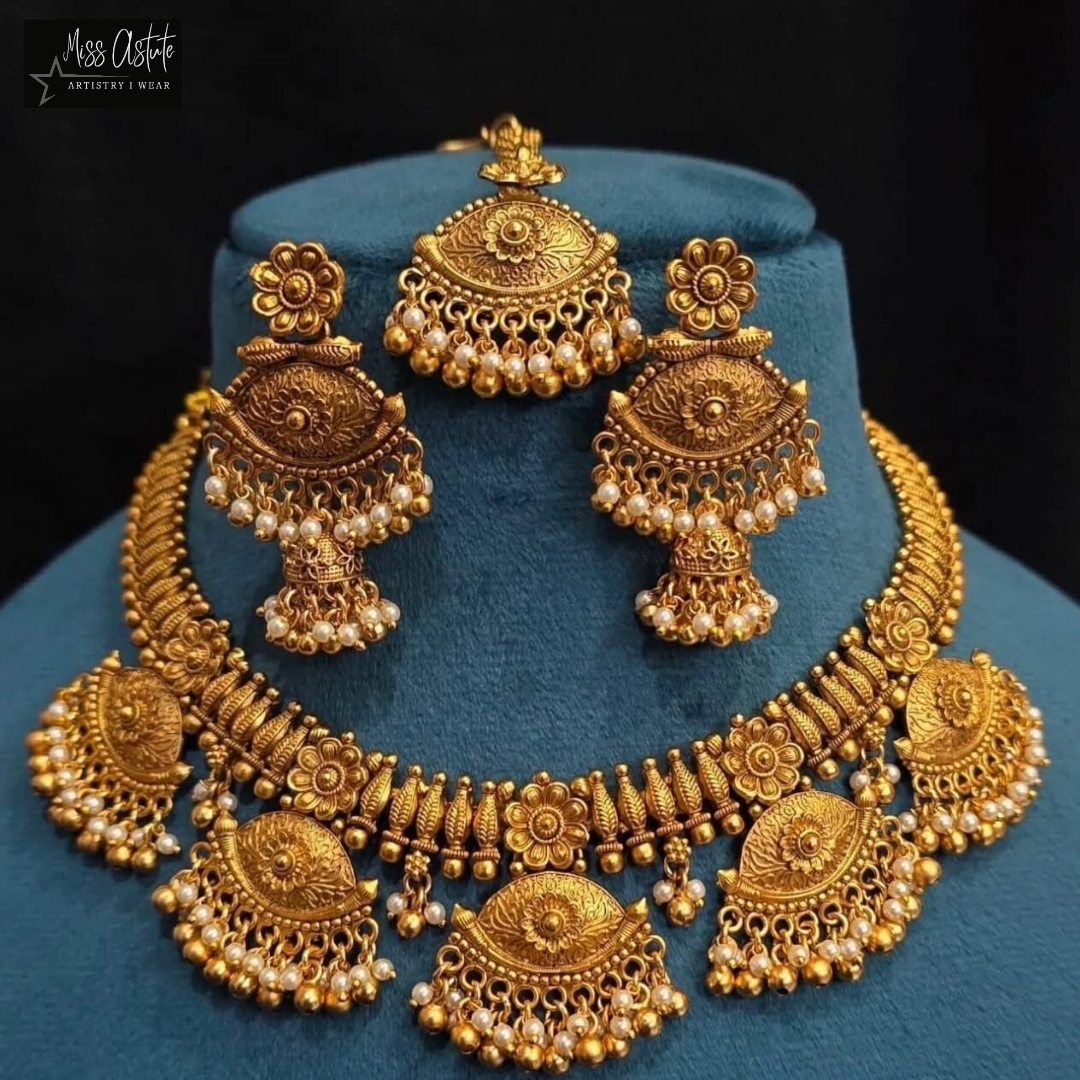 Ornate Gold-Plated Choker Necklace Set with Pearl Accents