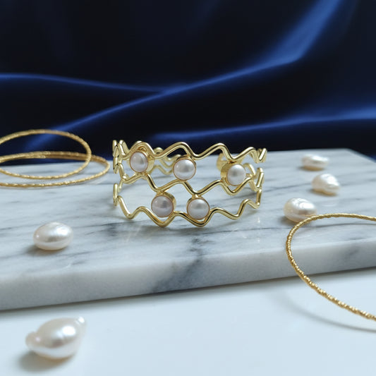 Pearl Current Statement Bracelet