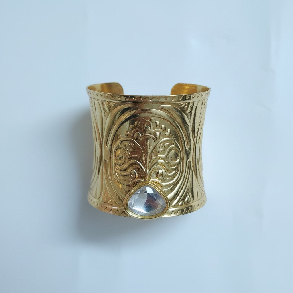 Svarna Rekha Engraved Cuff Style Bracelet