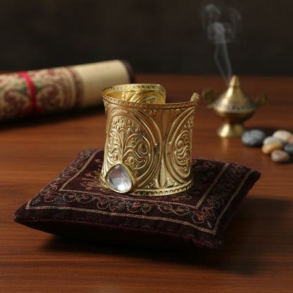 Svarna Rekha Engraved Cuff Style Bracelet