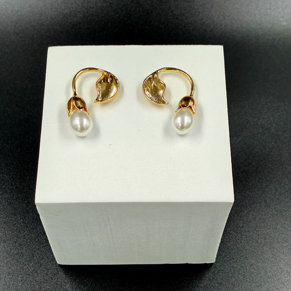 Lilydrop Pearl Studs